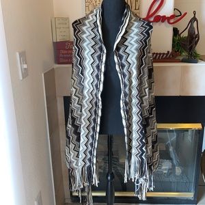 Cozy and chic shawl! Pictures do it no justice!